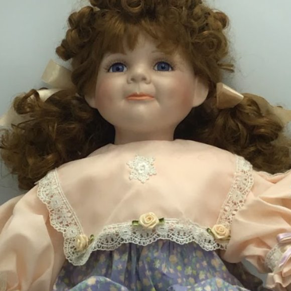 William Tung Collection Porcelain Doll Vintage Collectible Home Display Ornament - Picture 5 of 12
